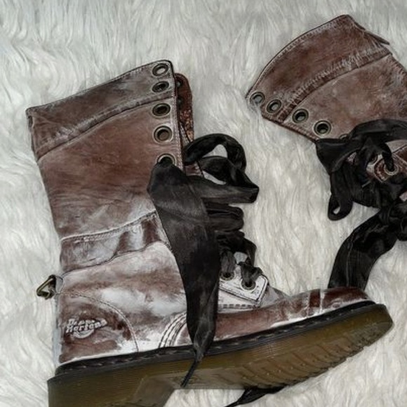 Dr. Martens Triumph Foldover Boots Distress Brown Leather Floral Cottagecore - Picture 10 of 15